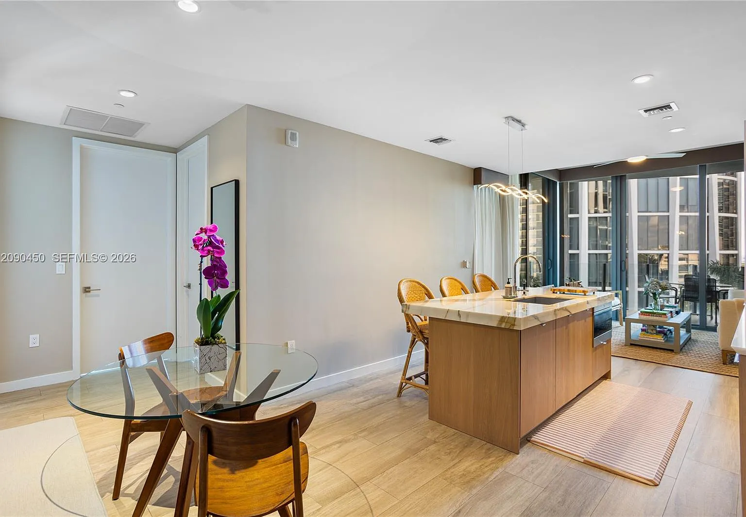 Club Residences At Park G — Photo 2