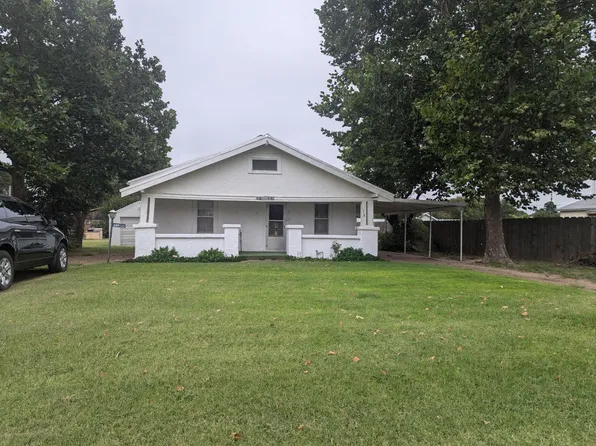 113 E 2nd St, Forgan, OK 73938
