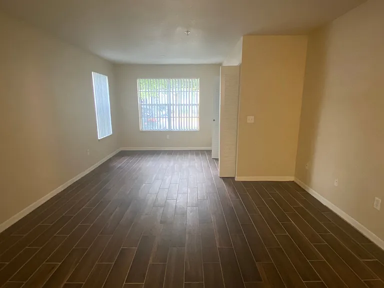 Waterford Pointe Apartments — Photo 26