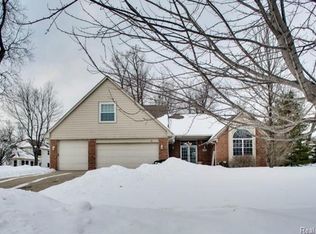 2192 Deer Run Trl, Waterford, MI