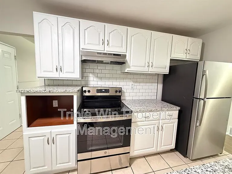 10805 Landseer Dr — Photo 15