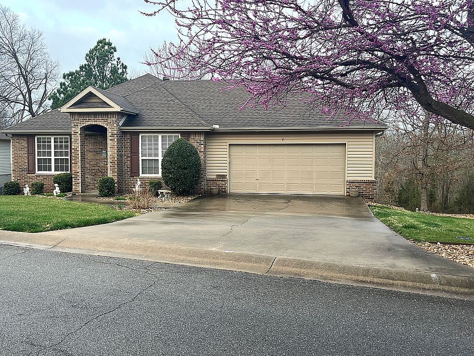 1st image of 7 Glenbrook Ln