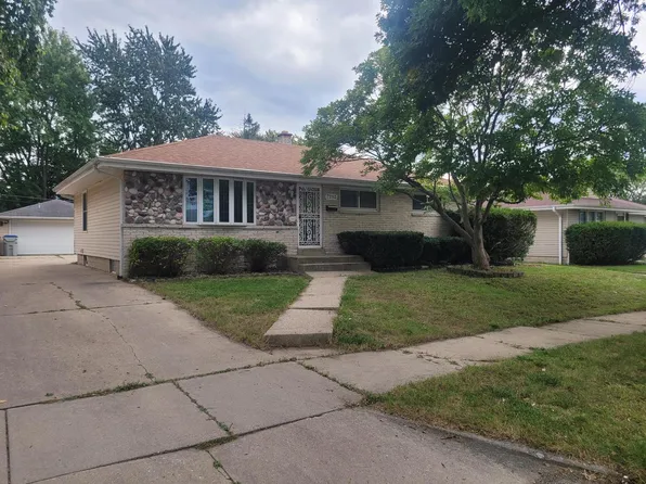 7213 West Cody CIRCLE, Milwaukee, WI 53223