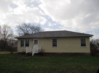 205 S 8th St, Le Claire, IA