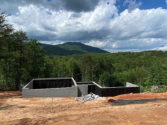 2nd image of 2 Jackson Ridge Ln