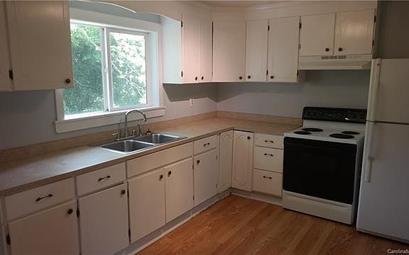 3rd image of 2506 E Spencer Ave