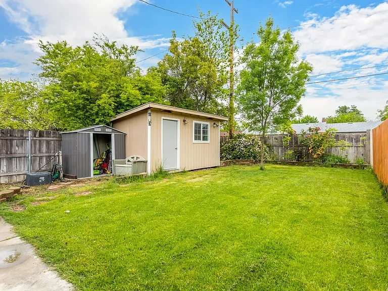2053 Wilder Dr — Photo 12