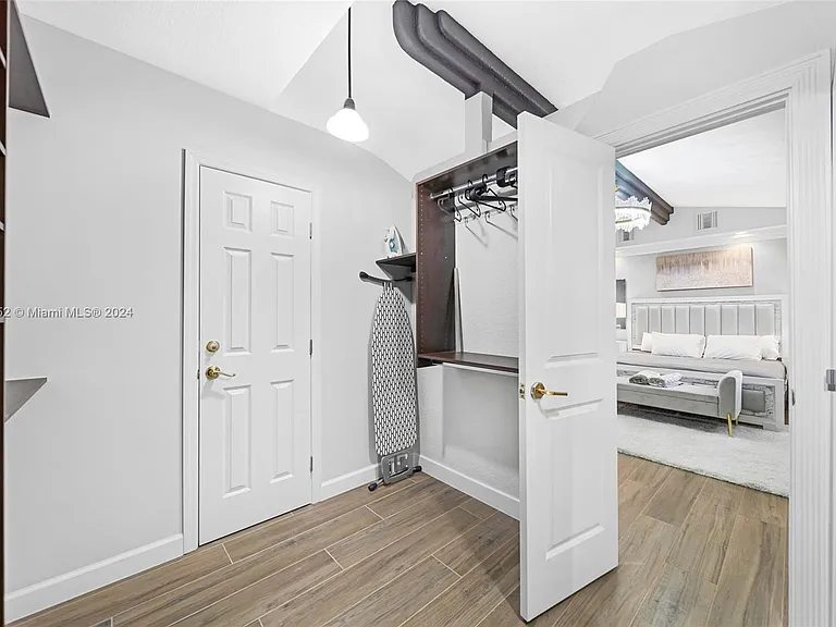 5801 NE 18th Ter — Photo 30