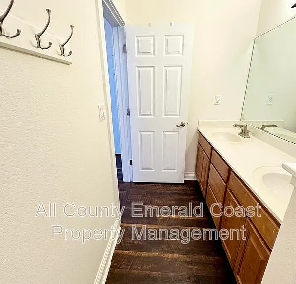 722 Kelly St — Photo 33