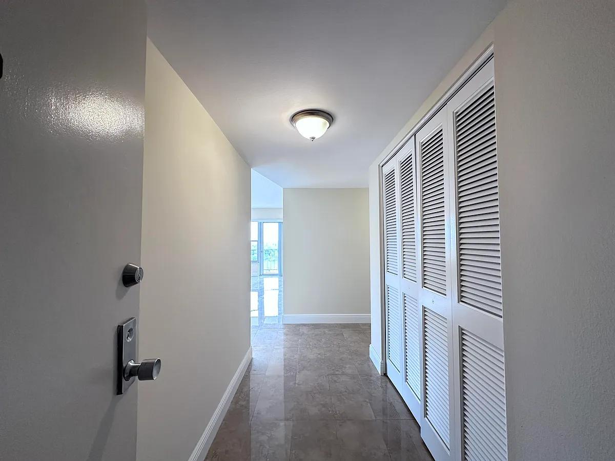 Building Photo - 10777 W Sample Rd #714