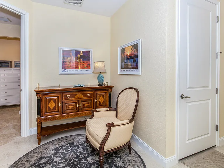 1st floor foyer