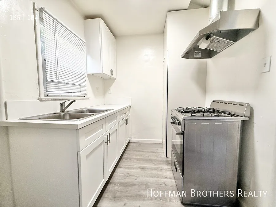 540 W. 49th St Los Angeles, CA 90037 — Photo 2
