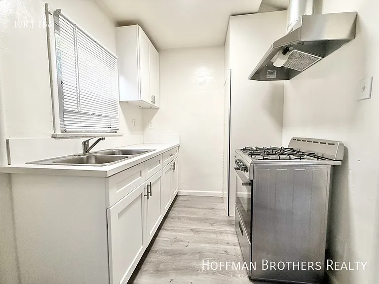 540 W 49th St — Photo 2