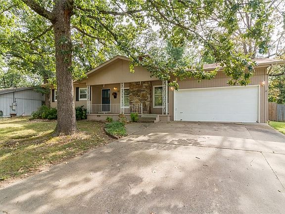 3rd image of 25 Merritt Dr
