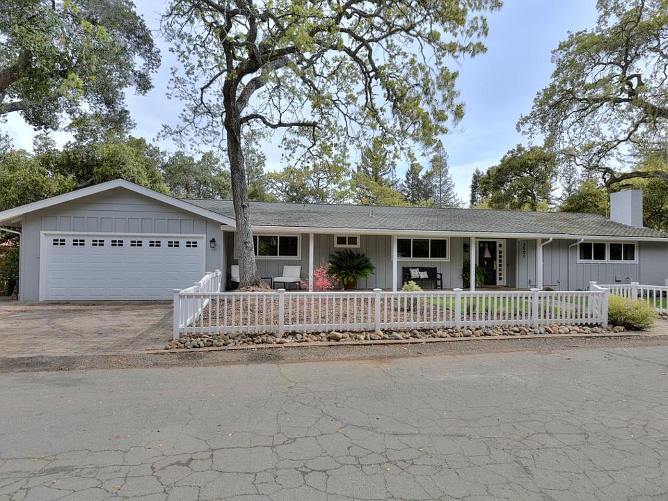 1st image of 16290 Oakhurst Dr