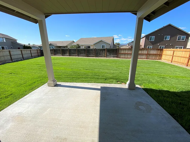 2108 W Sunnyview Ln — Photo 2