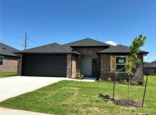 214 Collie Ave, Lowell, AR 72745