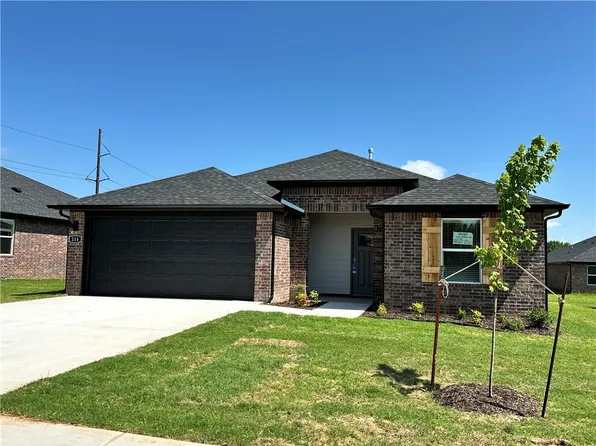 214 Collie Ave, Lowell, AR 72745