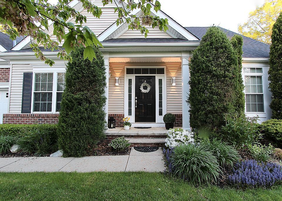 1st image of 114 Cove Ave