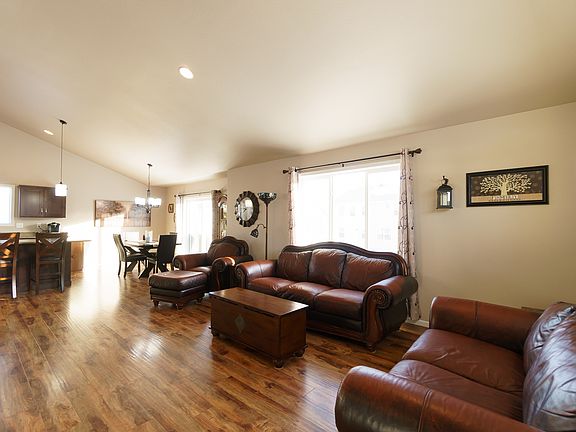 5th image of 3019 Claire Dr E