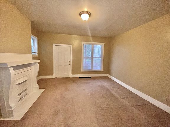 2nd image of 4735 Woodlawn Ave #1