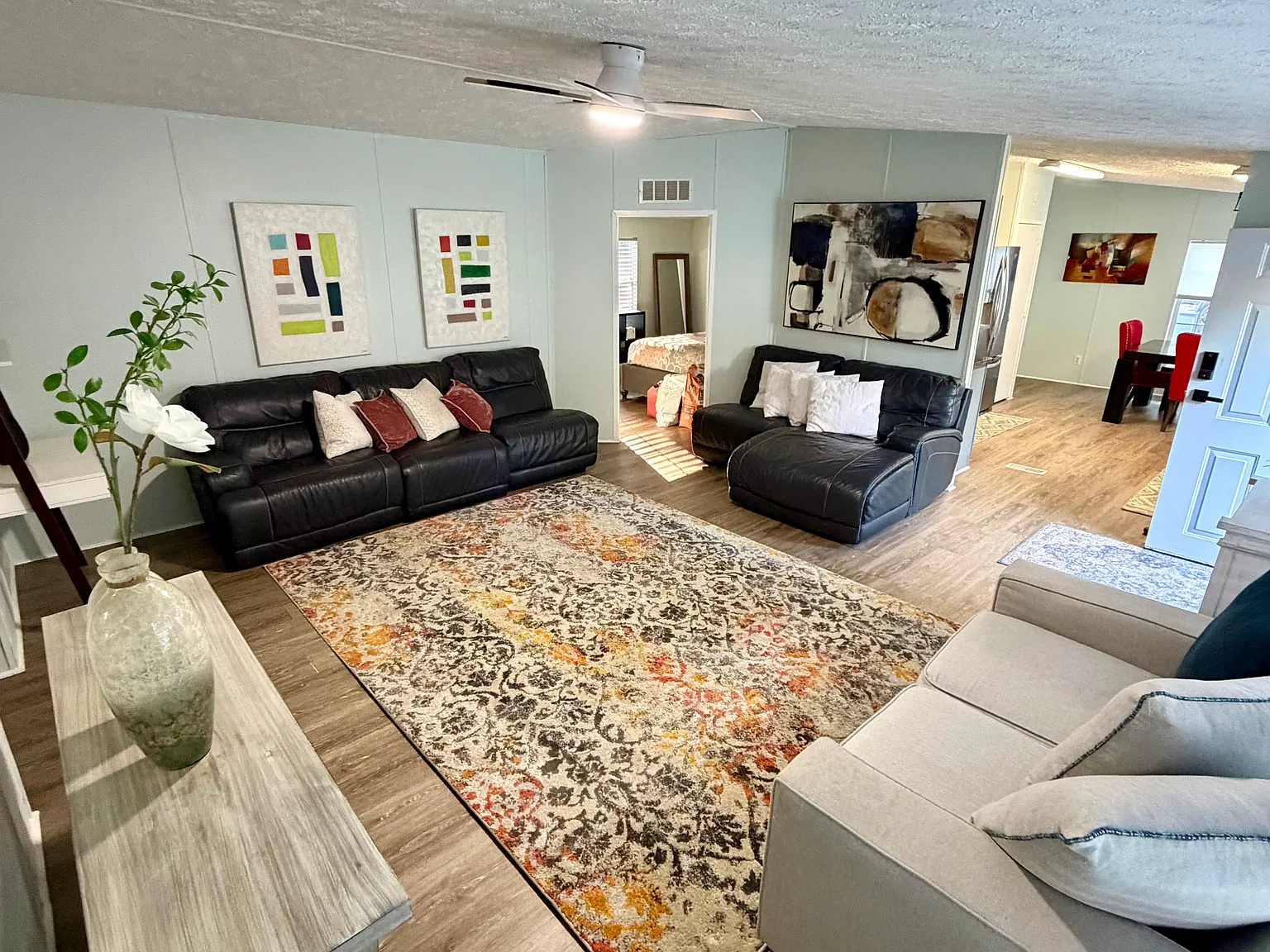 3 bed, 1456 sqft, $2,350 — Photo 3