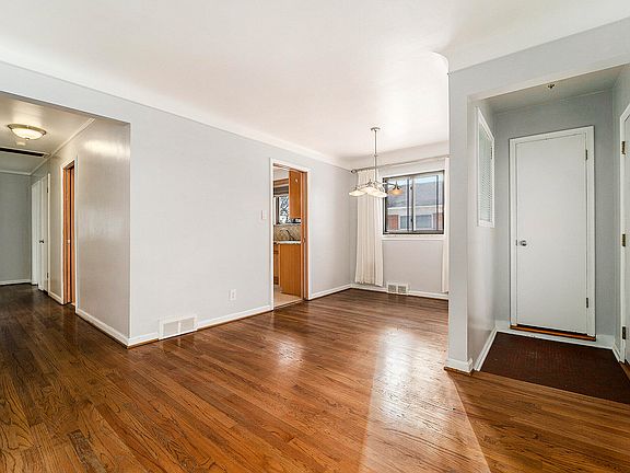 3rd image of 8121 Winona Ave