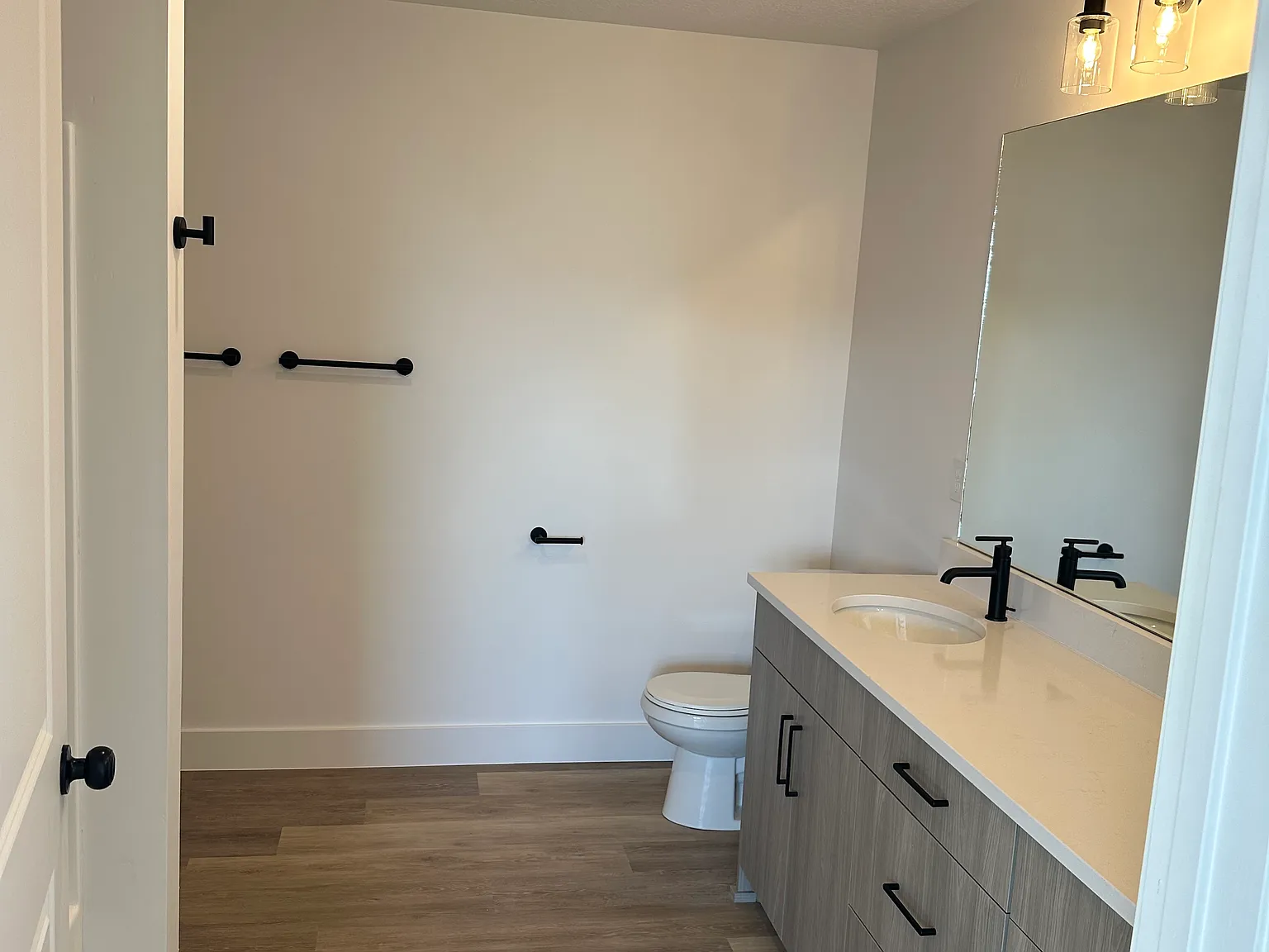 4 bed, 2.5 bath, 2140 sqft, $2,500 — Photo 4