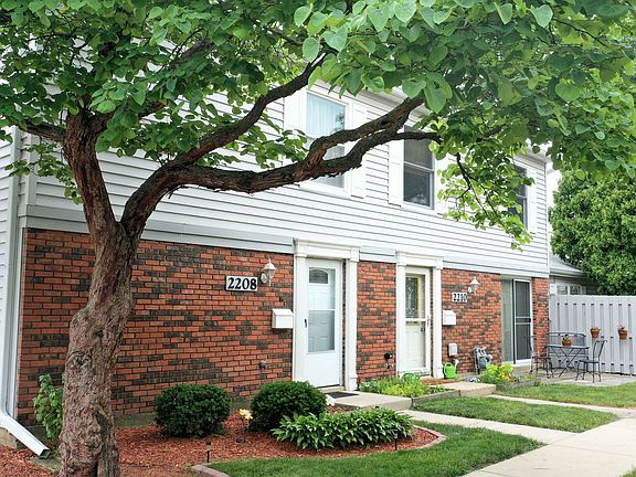 2nd image of 2210 Dorchester Ct Unit 2210