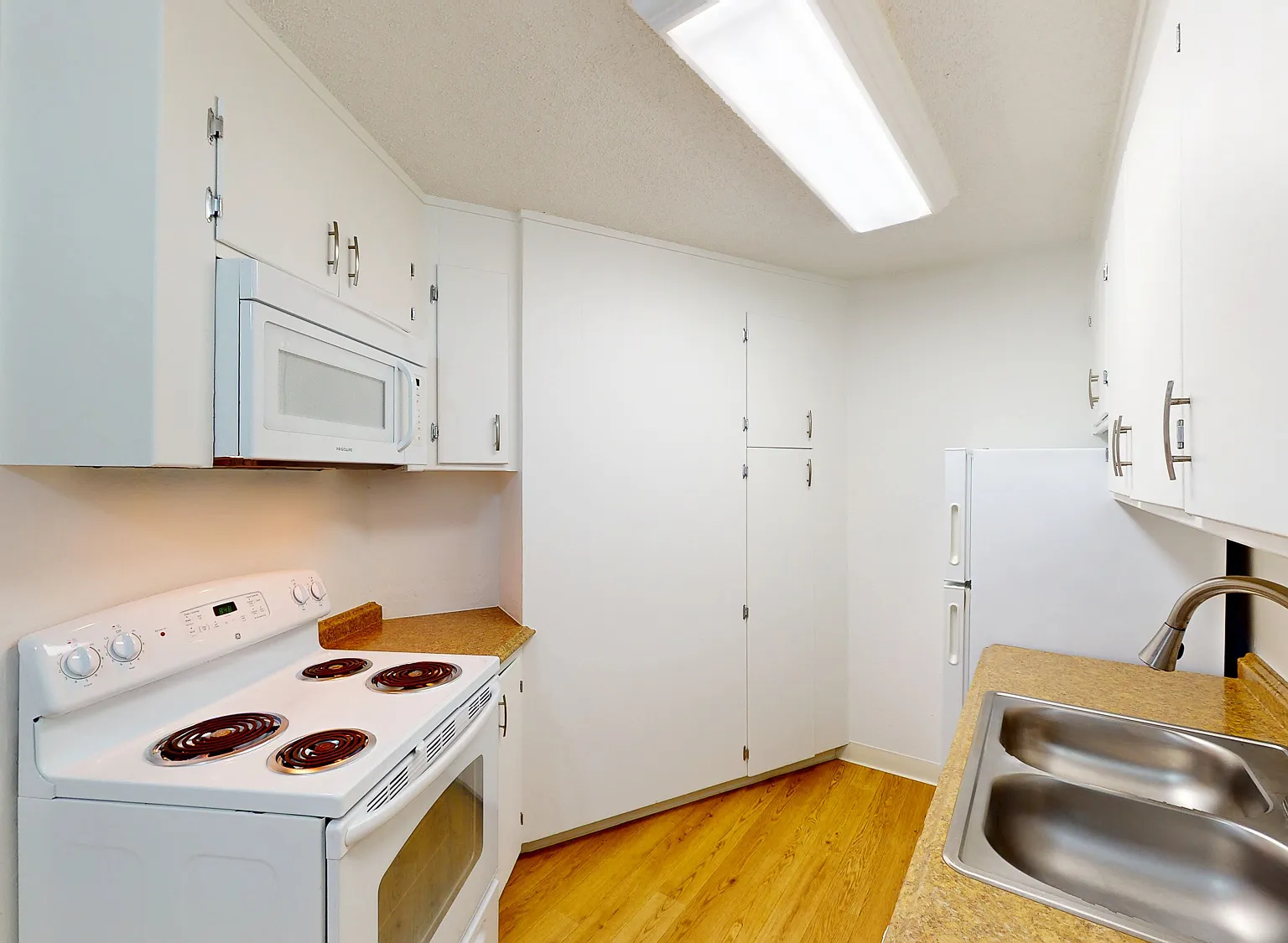 Charming 1BR in San Rafael | Parking | Pet Friendly — Photo 2