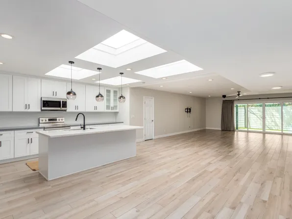 8618 E Mackenzie Dr, Scottsdale, AZ 85251