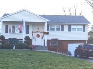 5 Kilmer Dr, Manalapan, NJ 07726