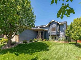 6633 Wellington Dr, Rapid City, SD 57702