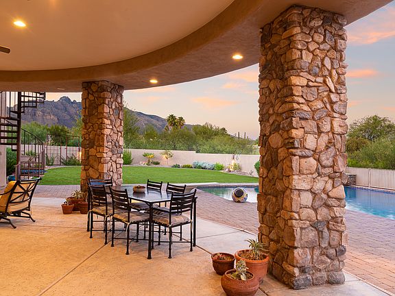 Outdoor Living/Dining Room