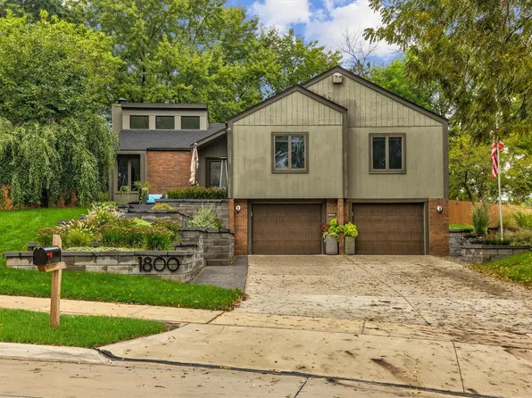 1800 NW 99th Ct, Clive, IA 50325