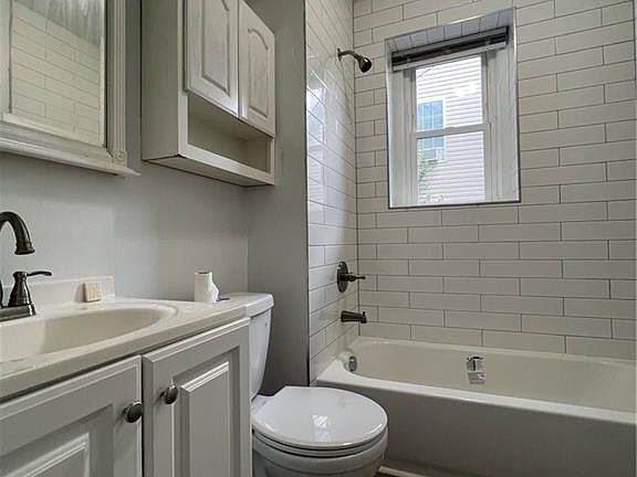 4th image of 731 W 38th St APT 1