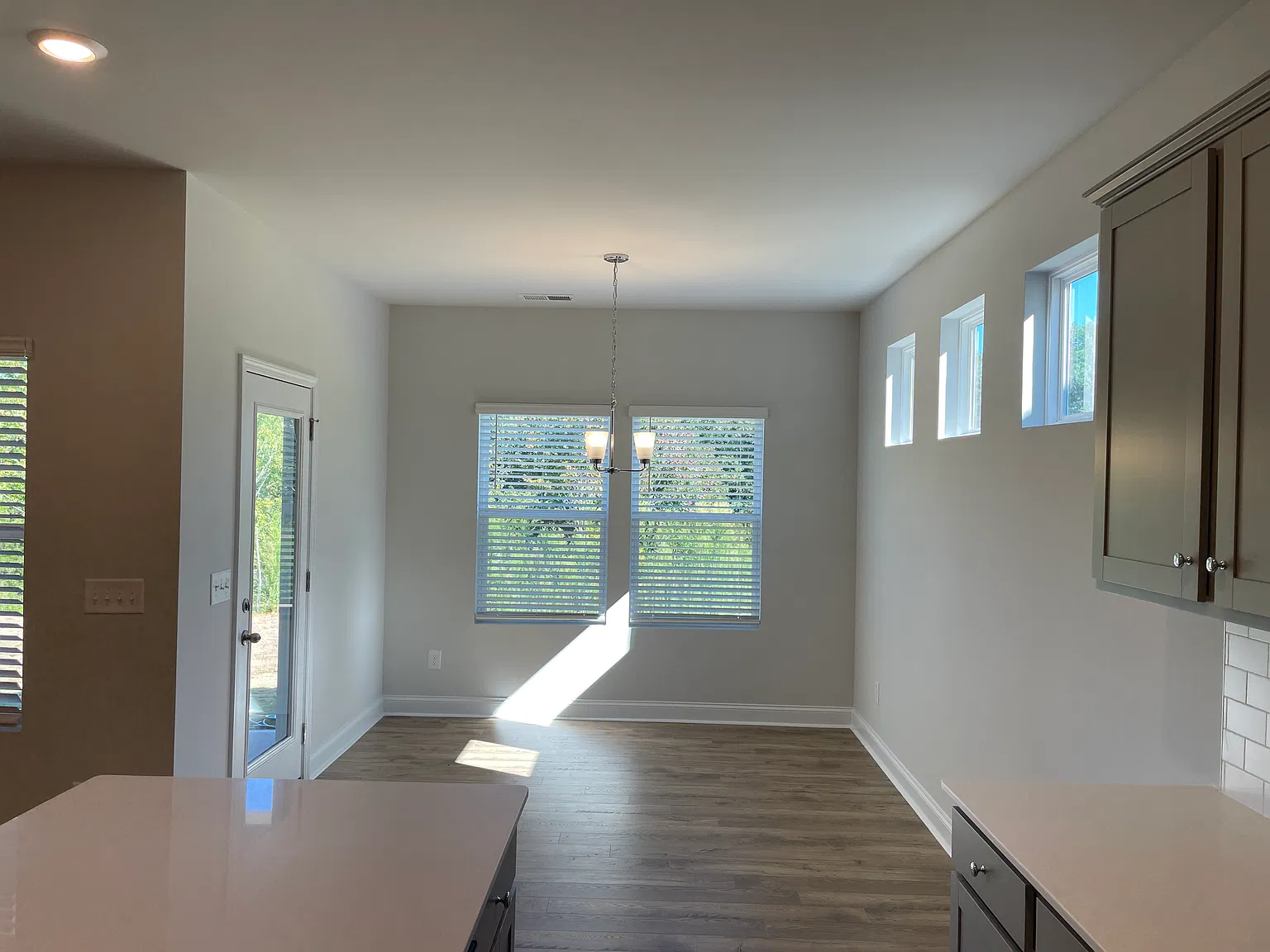 3 bed, 2211 sqft, $2,600 — Photo 4