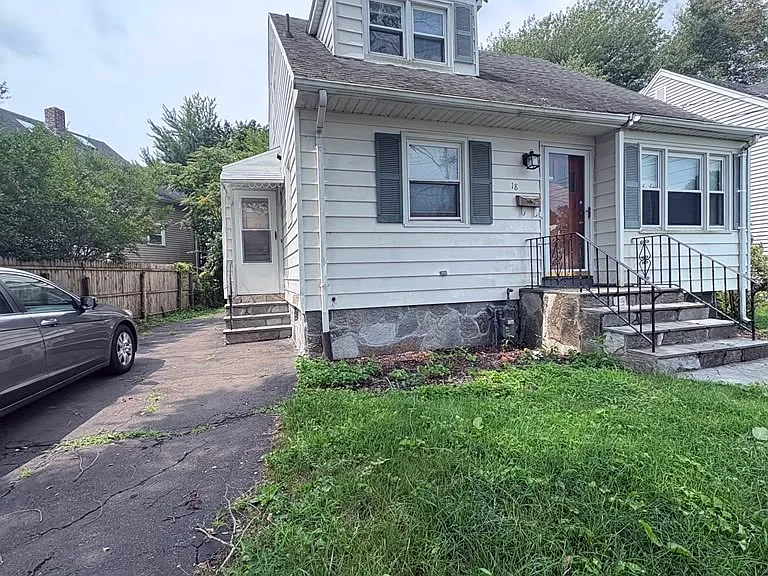 Townsend Ave — Photo 23