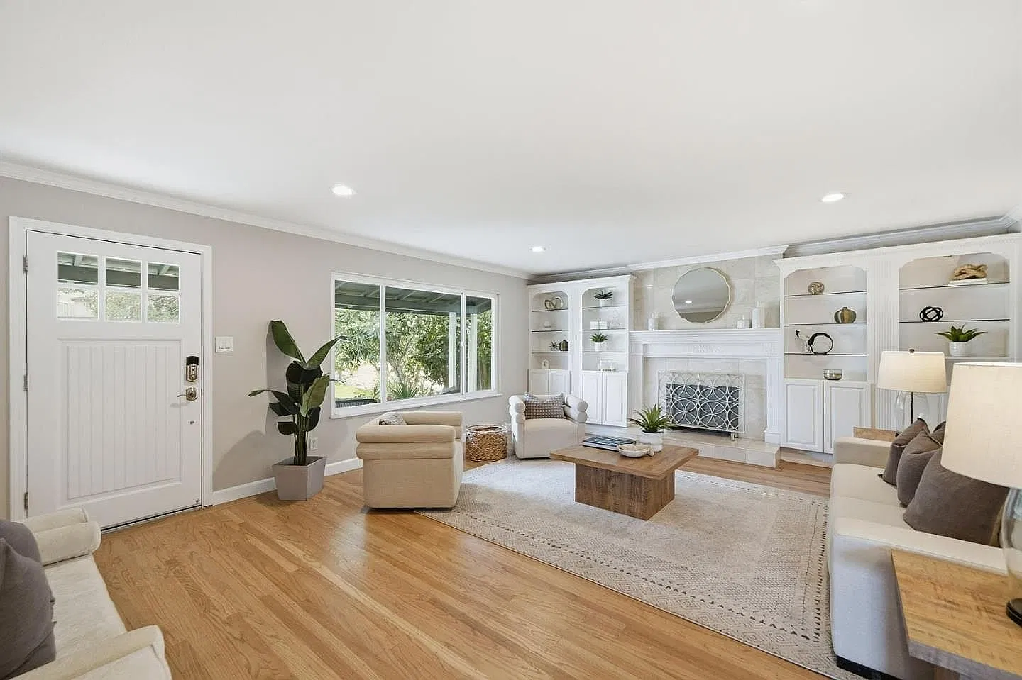 5 bed, 1760 sqft, $11,000 — Photo 2