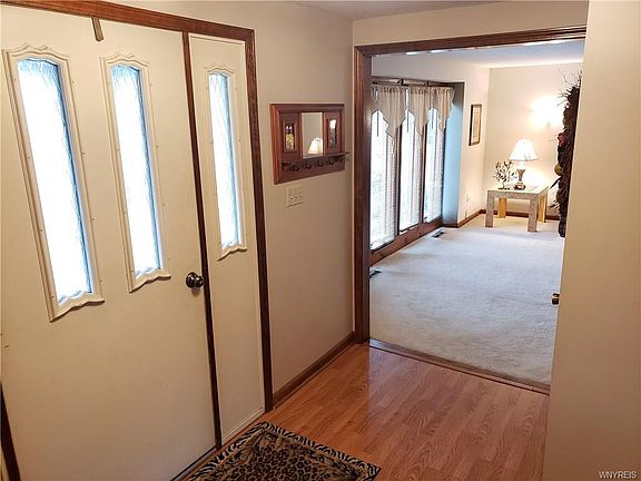4th image of 32 Greenmeadow Dr