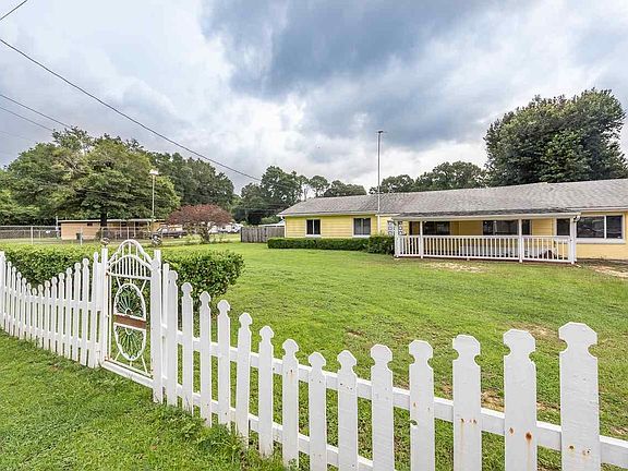 3rd image of 6910 Temple Ln