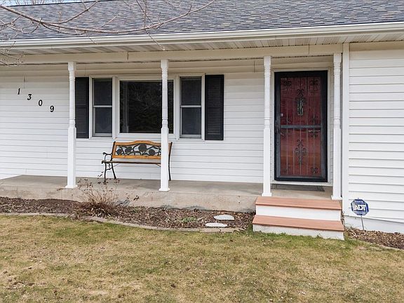 3rd image of 1309 Kenneth Dr