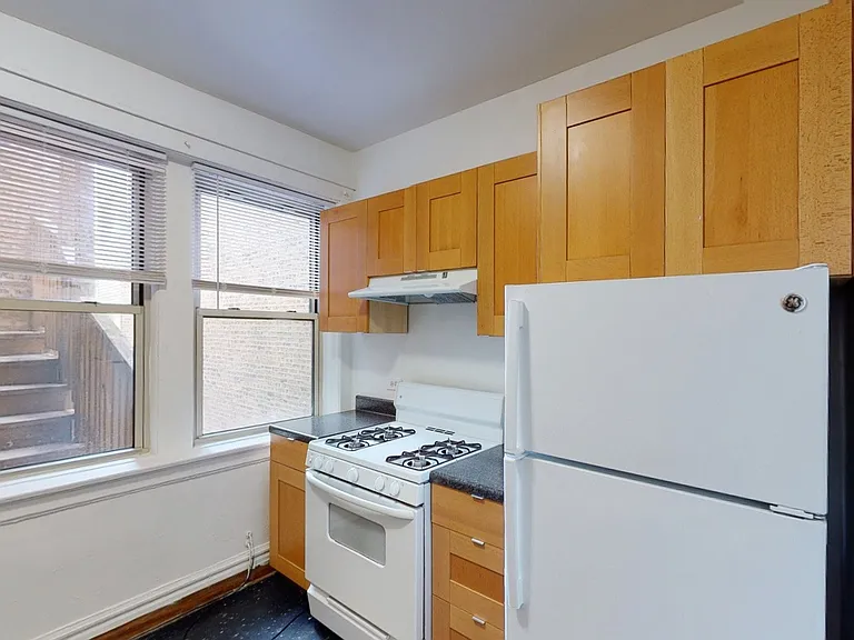 5429 S Woodlawn Ave — Photo 5