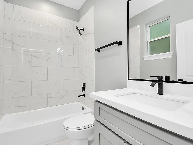 ensuite bathroom (3rd floor)