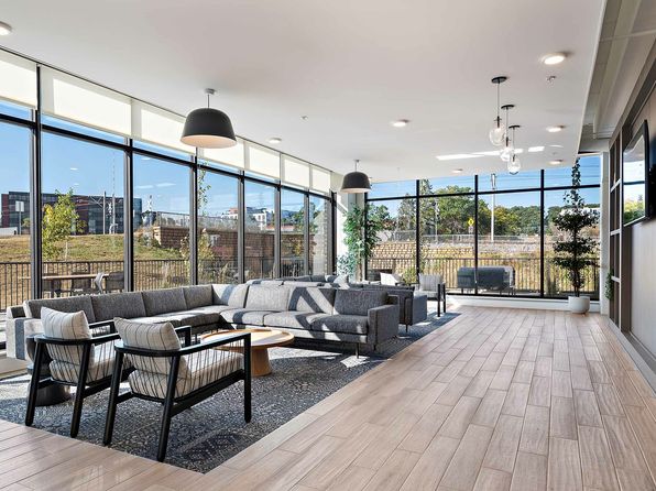 Minnetonka Station | 10400 Bren Rd E, Hopkins, MN