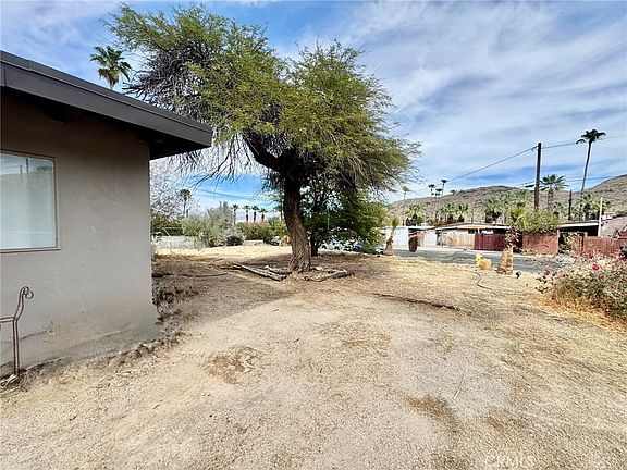 5th image of 68670 Iroquois St