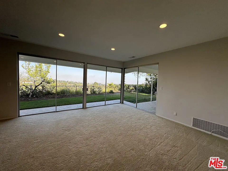 3 bed, 3.0 bath, 2447 sqft, $8,250 — Photo 2