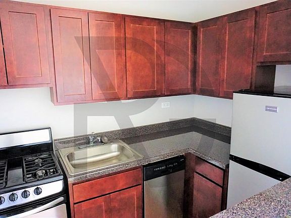 3rd image of 818 W Diversey Pkwy #818L