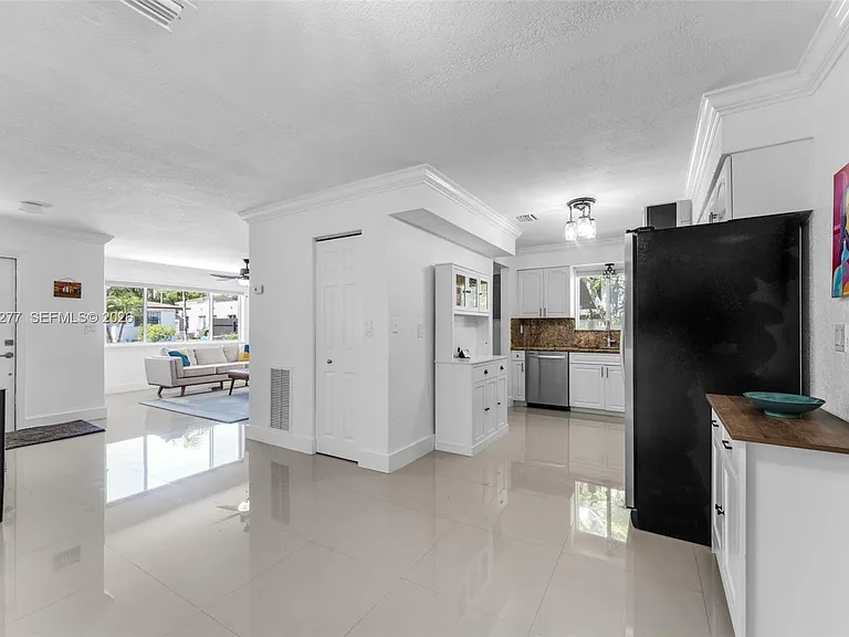 2131 SW 17th St — Photo 12