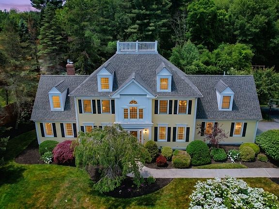 4th image of 4 Macintyre Dr
